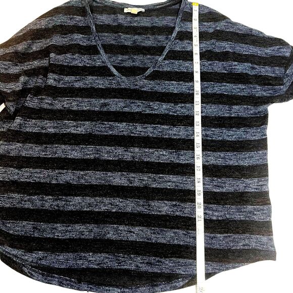 American Eagle L V‑Neck Sweater Navy Black Stripe Knit Fall Layering - Picture 5 of 10